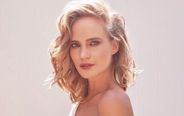 Глюкоза ужаснула народ огромными губами и пышным бюстом: Как это развидеть?