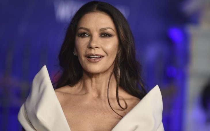 54-летняя Кэтрин Зета-Джонс показала, как выглядит без единой капли косметики и фотошопа