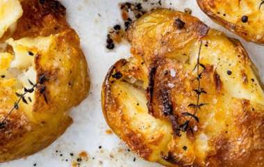 Как вкусно запечь мягкий картофель в кожуре: идея от известного шеф-повара