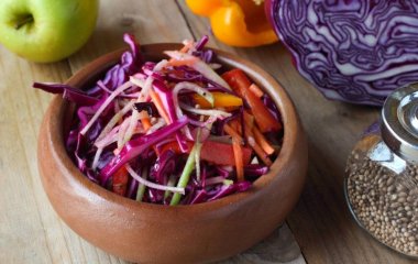 Смачний салат із капусти на східний манер – просто та швидко