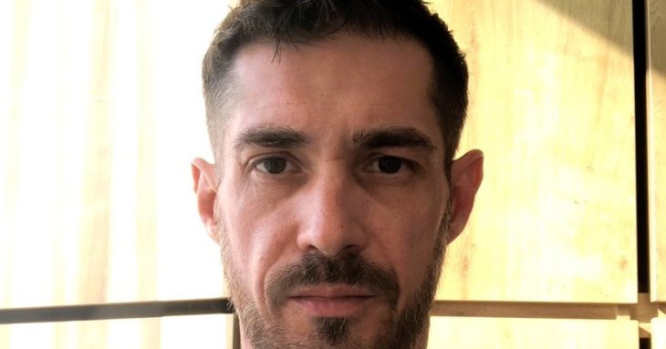 Актор Сергій Стрельніков після вступу до лав ЗСУ показав, як у бронежилеті тренується