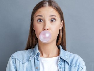 Солодка жуйка може тимчасово знижувати тиск: вчені виявили несподіваний ефект