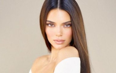 Она совершенна: Кендалл Дженнер в велосипедках и топе восхитила спортивной фигурой