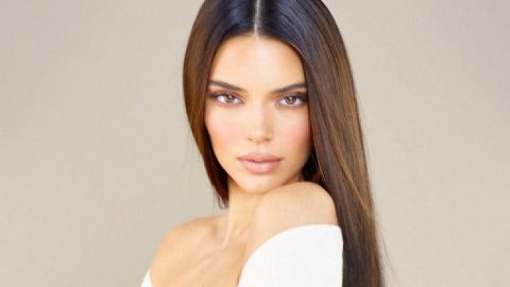 Она совершенна: Кендалл Дженнер в велосипедках и топе восхитила спортивной фигурой