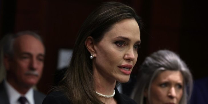 Анджелина Джоли призналась, что у нее нет социальной жизни