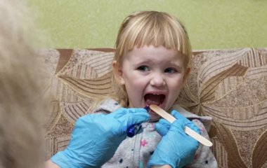 Скарлатина: як відрізнити від ангіни та лікувати – інструкція для батьків