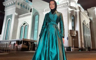 «Копытца, но красивые»: Решетова выбрала обувь на лето — это мюли за 114 000 рублей