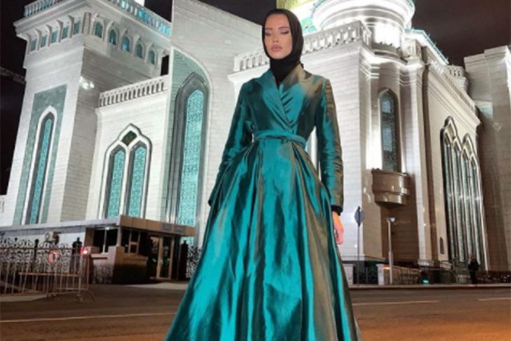 «Копытца, но красивые»: Решетова выбрала обувь на лето — это мюли за 114 000 рублей