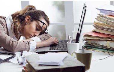 Названі способи впоратися із сонливістю під час робочого дня