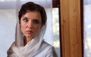 Ксения Алферова прокатилась по Палермо на самокате