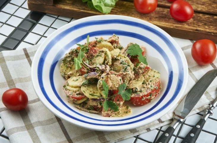 Пряный и освежающий: грузинский салат Глехурад из свежих овощей