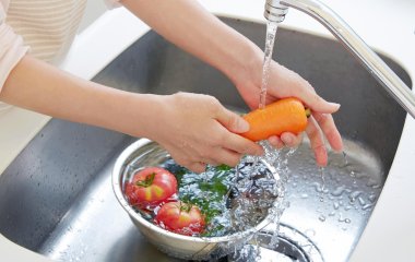 Какие продукты категорически не следует мыть: разъяснение врачей