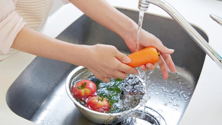 Какие продукты категорически не следует мыть: разъяснение врачей