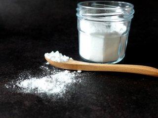 Чи можна використовувати харчову соду для кімнатних рослин: експерти розповіли, коли вона допоможе, а коли може нашкодити