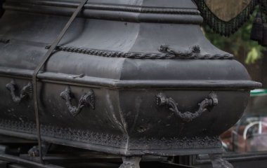 «Ожив» під час підготовки до власного похорону: в Індії 70-річний чоловік шокував родину