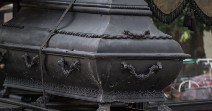 «Ожив» під час підготовки до власного похорону: в Індії 70-річний чоловік шокував родину