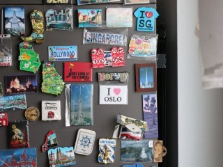 Чому магніти не можна чіпляти на деякі холодильники: це може пошкодити техніку