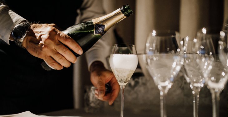 Медики назвали пять полезных свойств шампанского