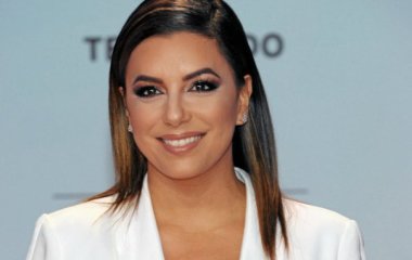 Ева Лонгория впервые надела облегающее платье после рождения сына 