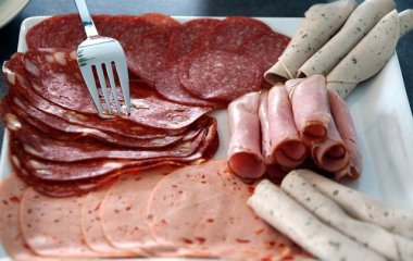 Специалисты назвали продукты, которые могут провоцировать развитие рака кишечника