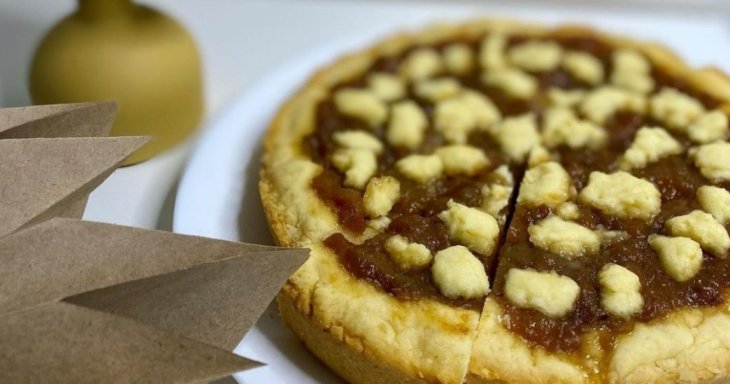 Суперлегкий рецепт пирога с вареньем в мультиварке