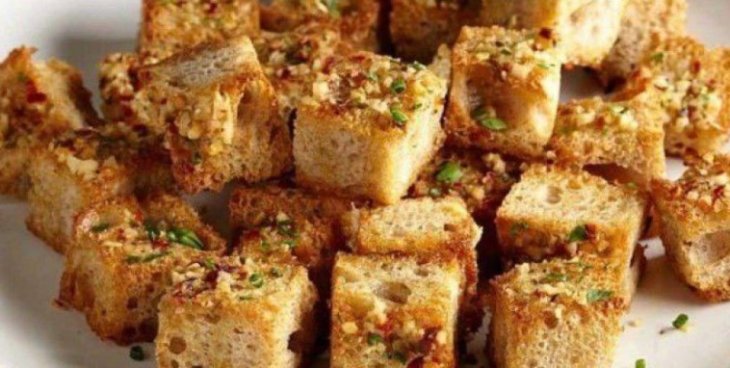 Чесночные гренки из белого хлеба: простой рецепт вкусного снека