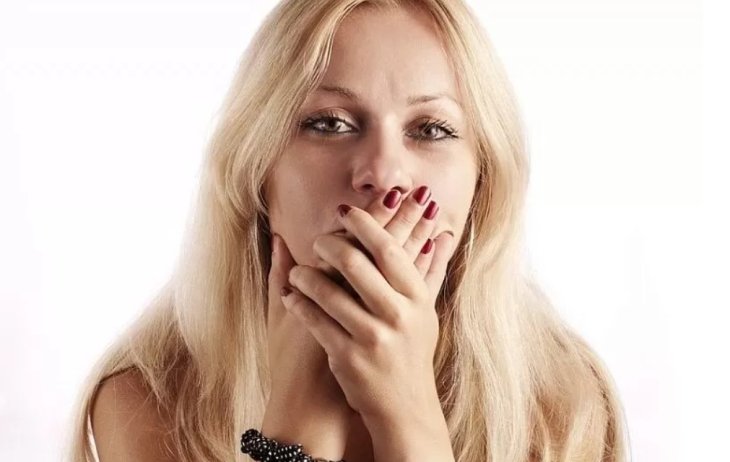 Як подолати неприємний запах із рота? Поради лікаря з Індії