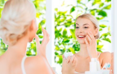 Солнцезащитный крем и увлажнение: как ухаживать за кожей летом