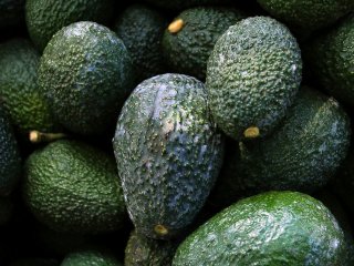 Корисних жирів більше, ніж в авокадо: 8 продуктів, які варто додати до раціону