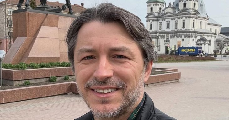 Сергій Притула показав, як із дружиною та одразу чотирма дітьми святив паски в Києві