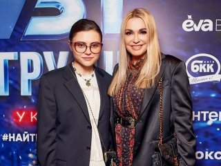 Ольга Сумська розсекретила стосунки 24-річної доньки і заговорила про весілля та онуків