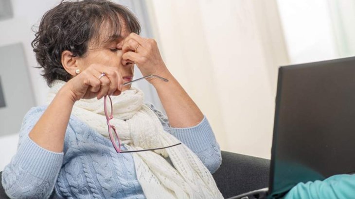 Невролог назвал симптомы рассеянного склероза