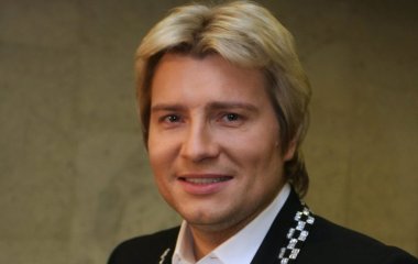 Экс-невеста Николая Баскова разделась в поле