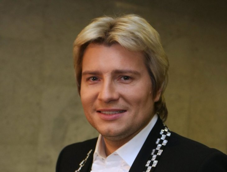 Экс-невеста Николая Баскова разделась в поле