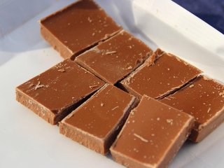 Більшість робить це неправильно: науковці поставили крапку в суперечці про зберігання шоколаду