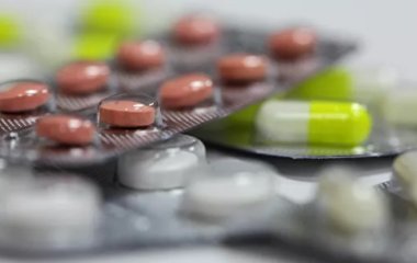 Експерт оцінив вплив противірусних препаратів на серце та печінку.