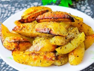 Що приготувати, коли мало грошей: 10 бюджетних страв із простих продуктів