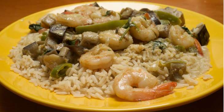 Зеленое карри с креветками