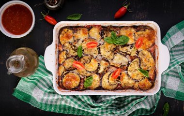 Универсальный гарнир: рецепт запеченных с брынзой баклажанов по-итальянски