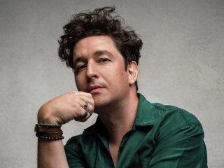 Pianoboy Дмитро Шуров замилував кадром дружини та публічно звернувся до неї з нагоди її 50-річчя