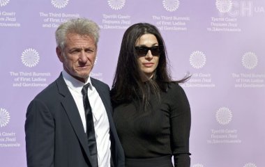 63-летнего Шона Пенна застали за горячими поцелуями с известной украинской актрисой во Франции