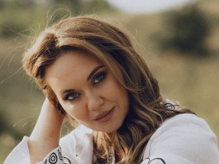 Відома українська акторка після скандального розлучення з чоловіком-нардепом розсекретила новий роман