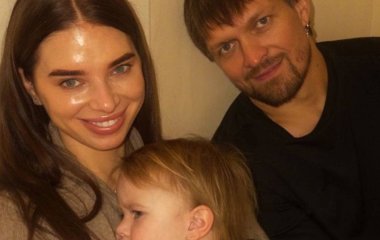 Олександр Усик станцював у дитячому садочку доньки та замилував своїм аксесуаром з вушками