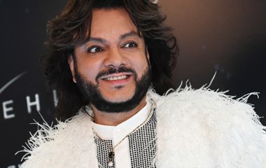 Филипп Киркоров в короне и золотистом плаще встретился с друзьями