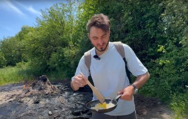 Блогери посмажили яєчню на грязьовому вулкані в Україні: що вийшло