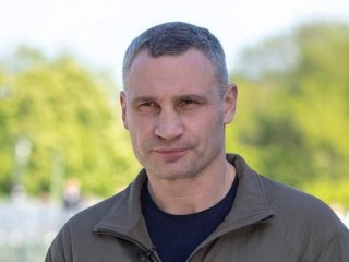 Син Віталія Кличка показав рідкісне фото з рідною сестрою: який вигляд мають діти мера Києва
