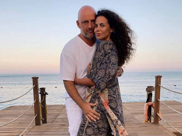 «Красивые и влюбленные»: Настю Каменских без макияжа сняли в обнимку с Потапом