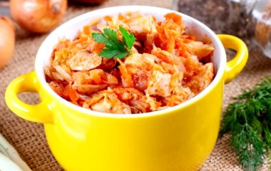 Сытный ужин: рецепт запеканки из капусты и мяса