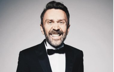 Сергей Шнуров вышел в свет с новой девушкой