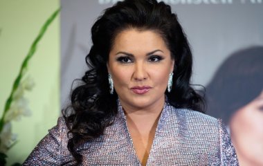 Анна Нетребко вместе с мужем и сыном отдыхает в Турции